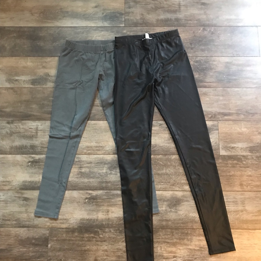 A bundle of XS leggings. Leather and basic.
